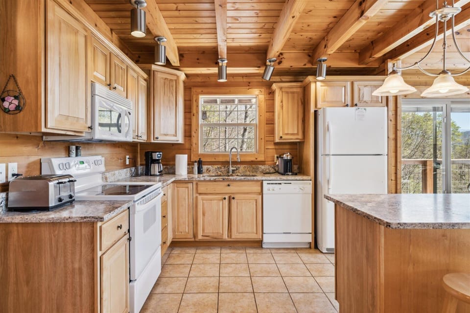 Cook up memories in this fully equipped kitchen!
