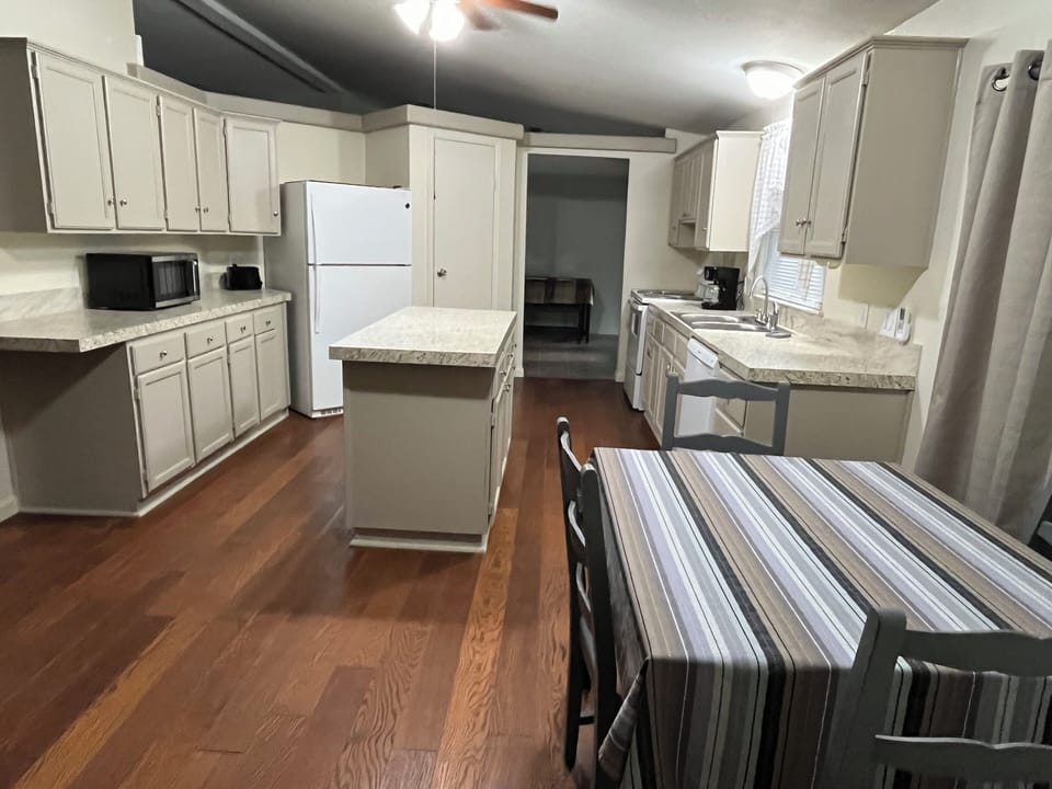 Kitchen with Dining Table 