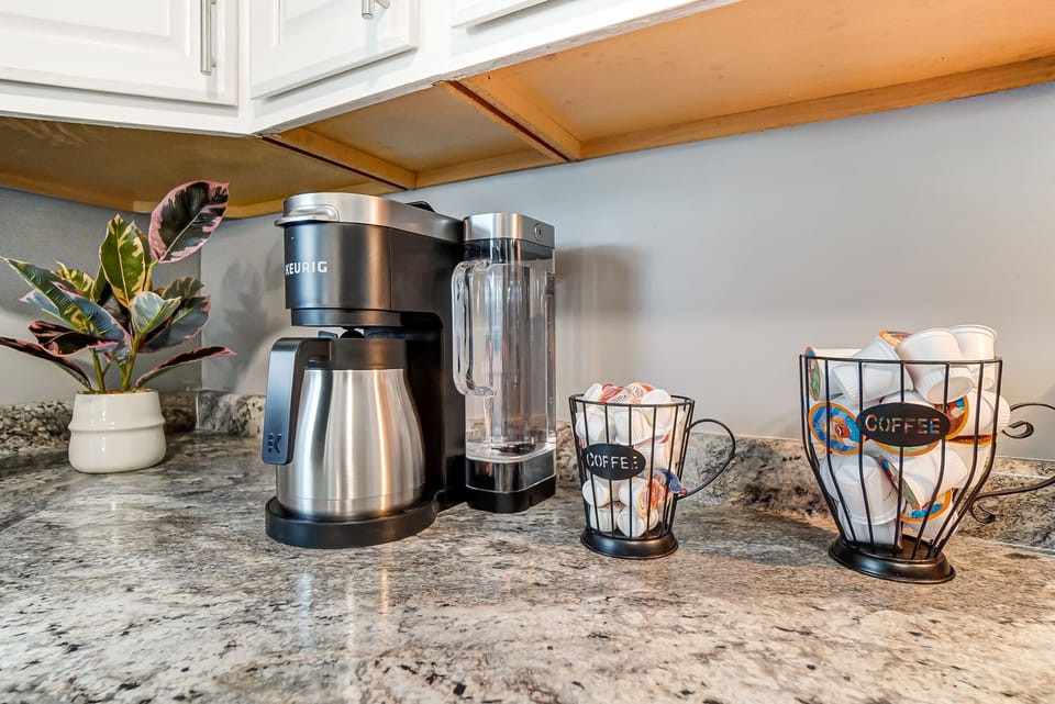 Single Serve Coffee Maker and 12-Cup Carafe Drip Coffee Brewer