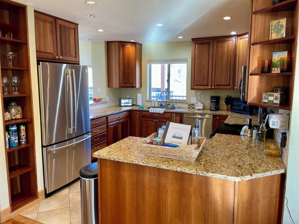 The kitchen is perfect for cooking up a delicious meal