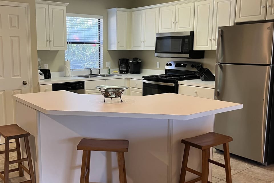 Great Kitchen to Converse with Family & Friends ~ Counter Seating for (3) to (5)