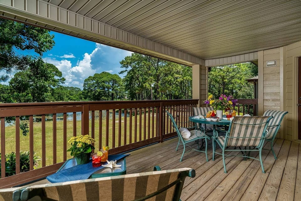 Apre Beach ~ Create Great Libations & Food within the enclosed Porch overlooking the Pond & Golf Course
