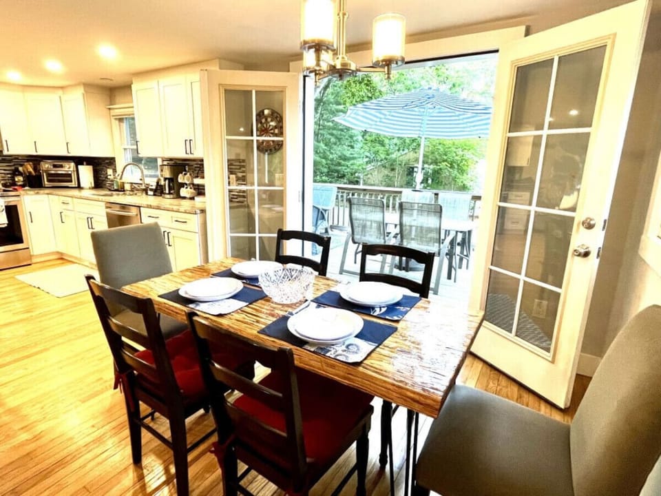 Dining area opened up to the deck dining