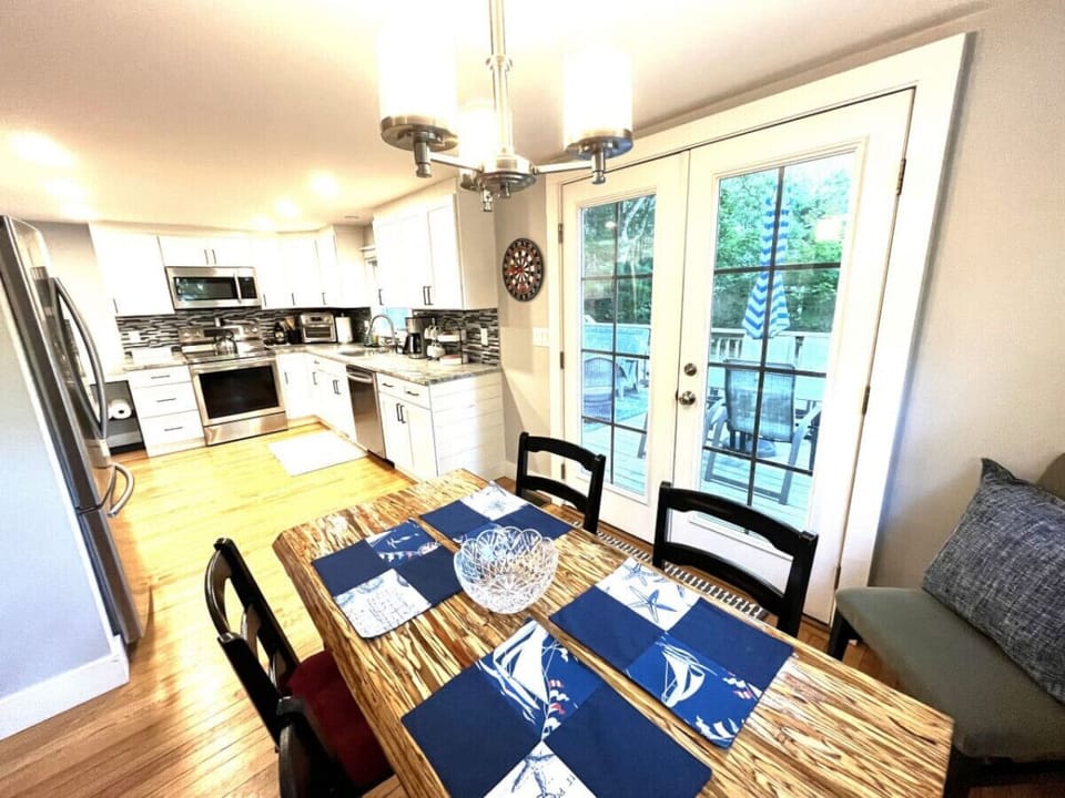 Dining to Modern Kitchen