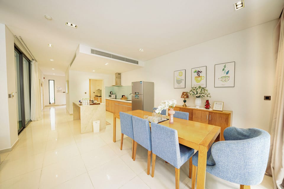 Dining areas (seating for 6) & home has central AC