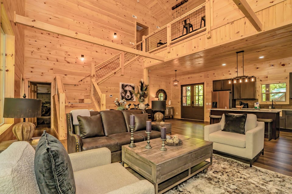 Common area w/ loft 