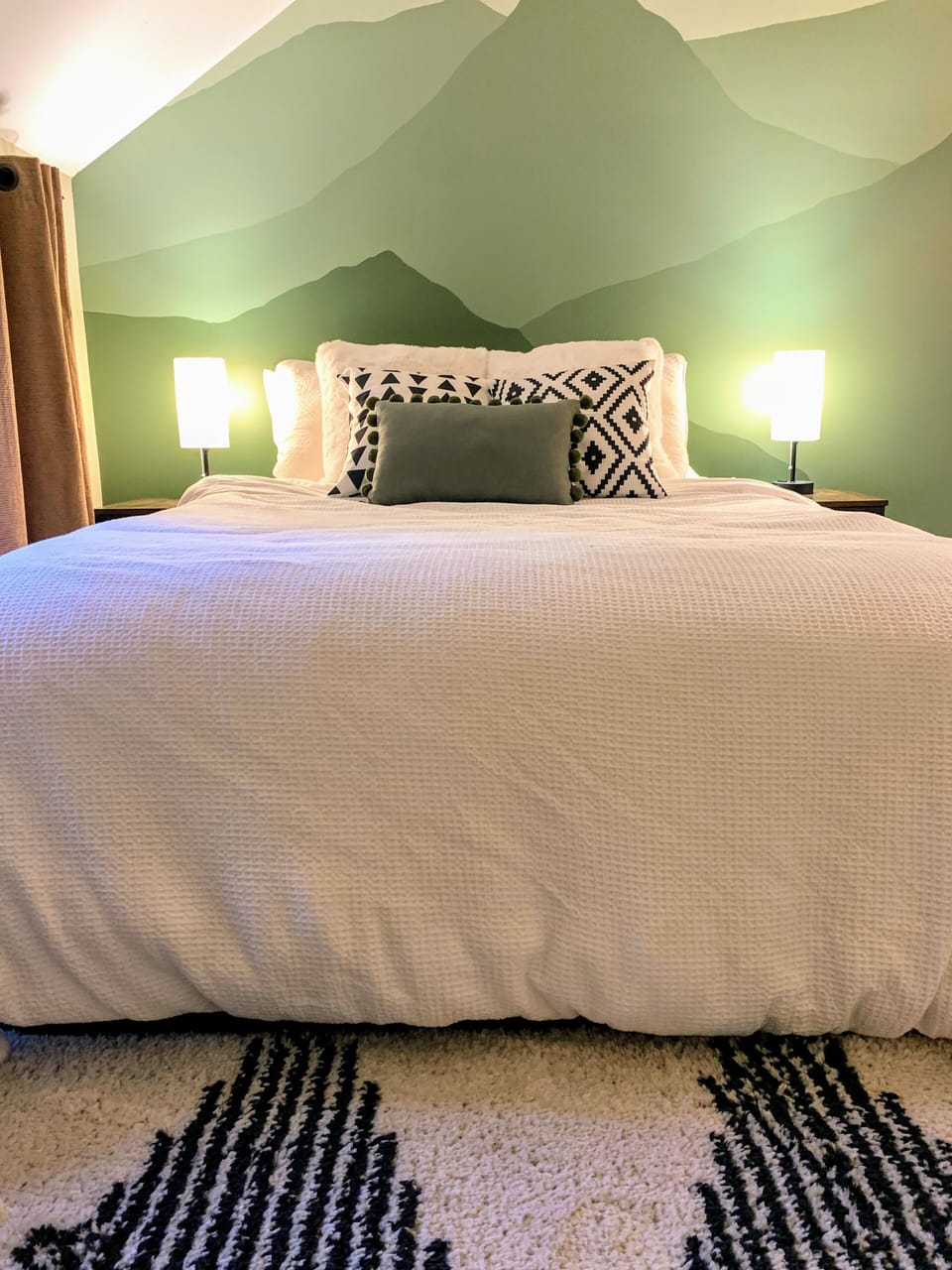 Sink into our plush Queen bed after a long day of skiing or hiking