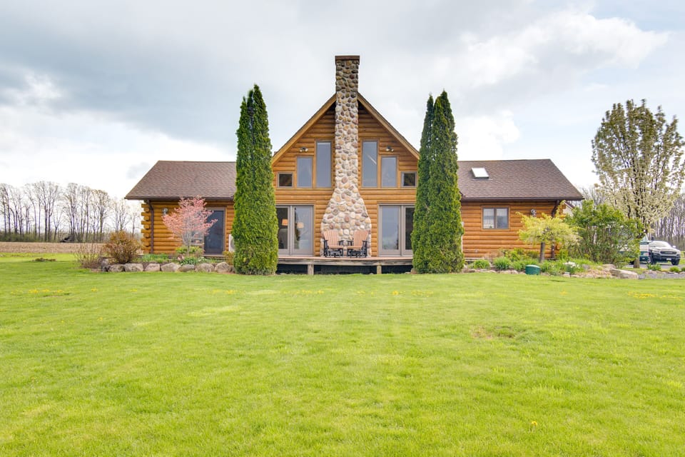 Romulus Vacation Rental | 6BR | 3BA | 3,000 Sq Ft | Stairs Required