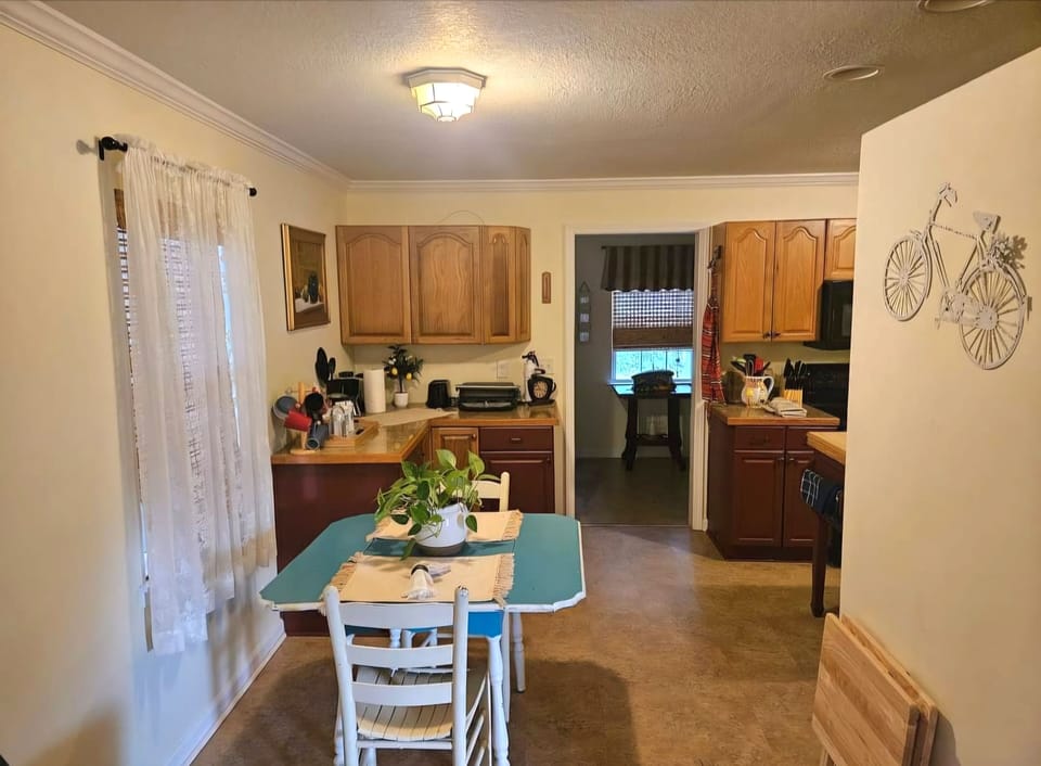 Breakfast area with laundry & mudroom in background