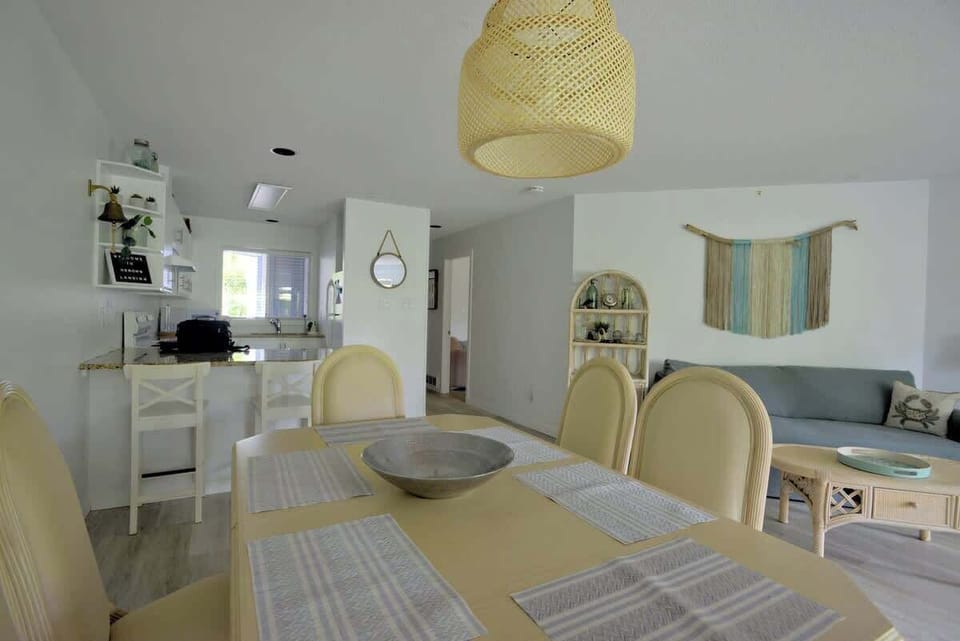 Dining & Living area to relax and enjoy 
