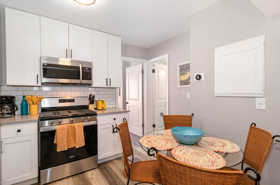 Eat in kitchen with 4 person table