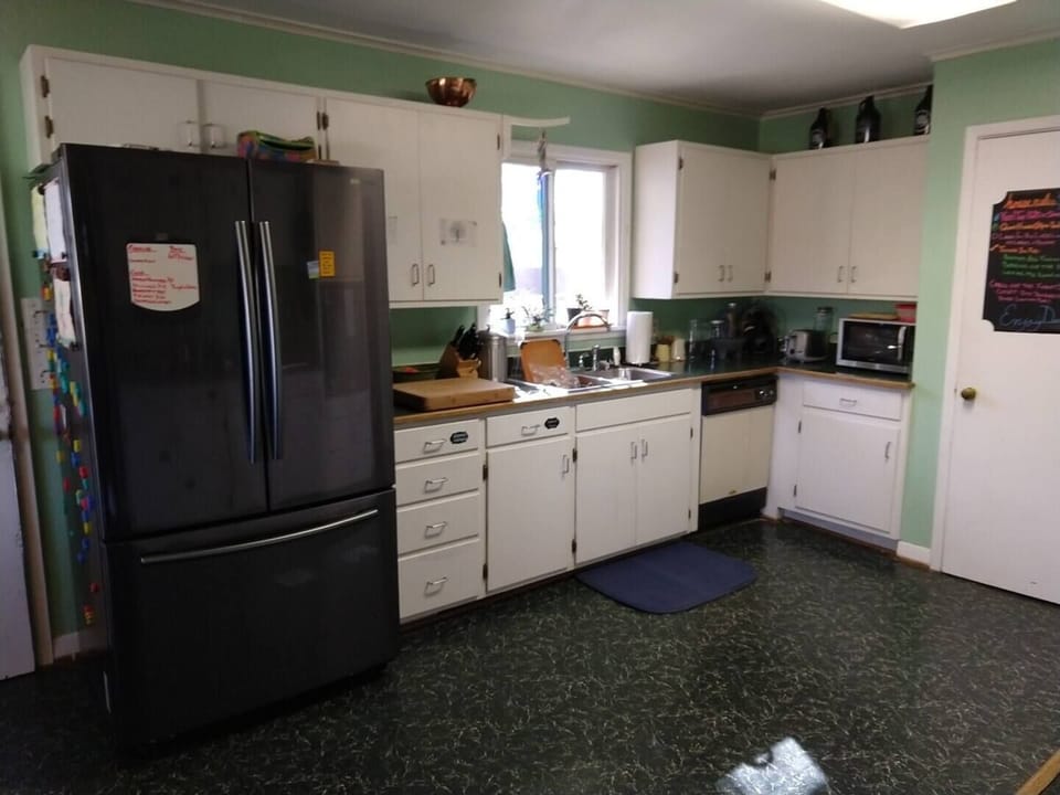Spacious kitchen with all the amenities you need to make a gourmet meal!