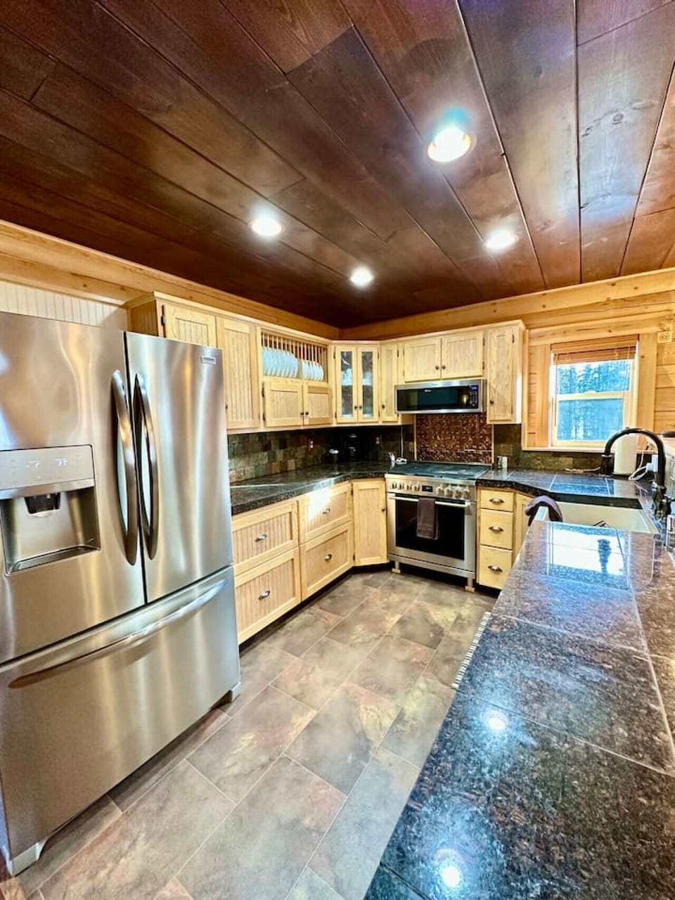 Additional kitchen photo.