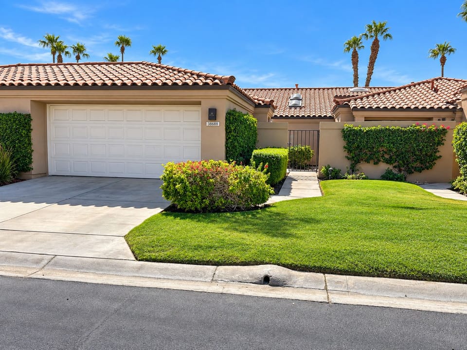 Palm Valley Gem - Great View of Water Feature & Golf Course Apartment in Palm Desert