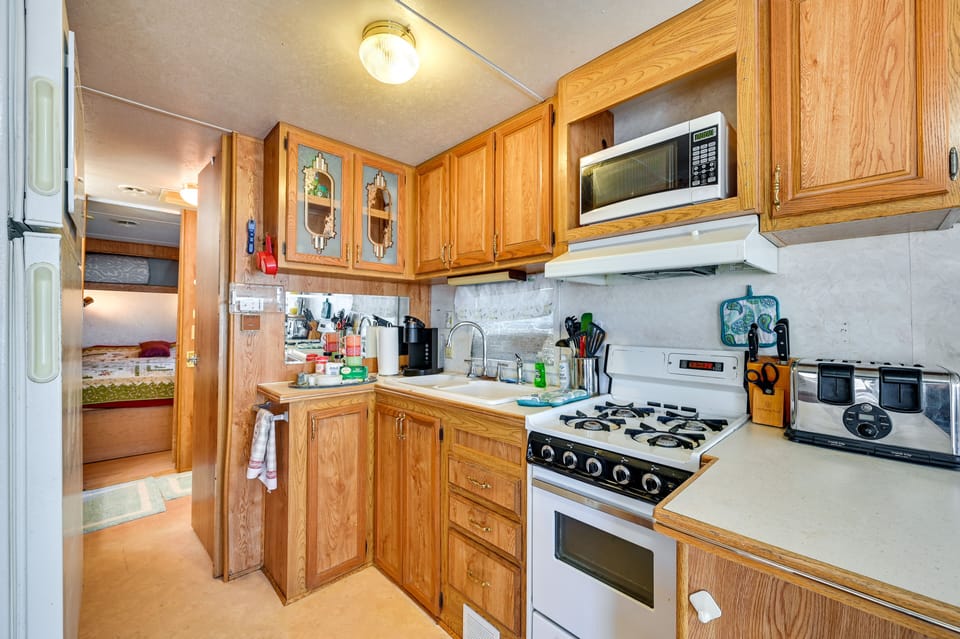 Kitchen | Dishware & Flatware | Cooking Basics | Coffee Maker | Toaster