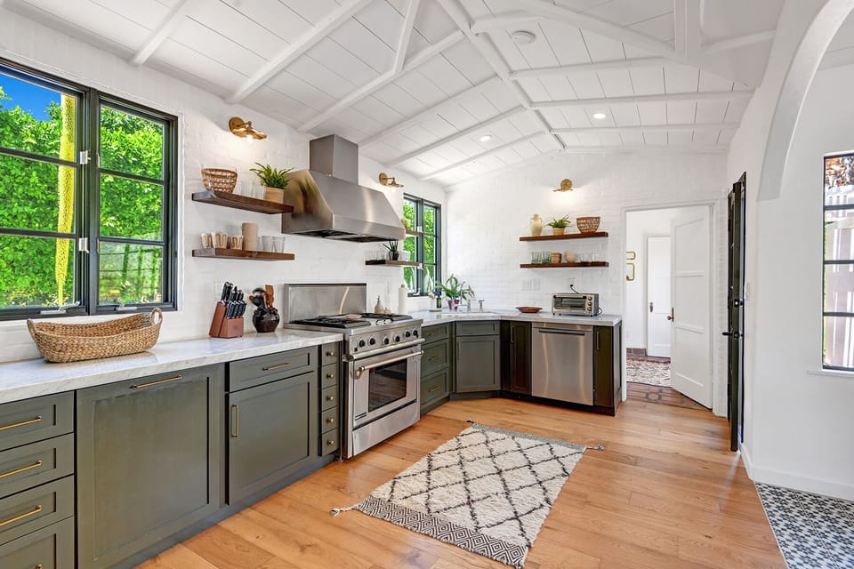 FULLY STOCKED CHEF'S KITCHEN INCLUDING A KEURIG COFFEE BAR WITH STARBUCKS.  GAS COOKTOP AND ALL THE ESSENTIALS.  OUTDOOR FEATURES A GAS BBQ GRILL.