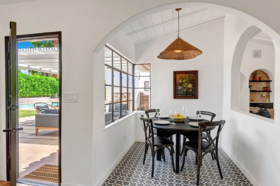 BREAKFAST NOOK