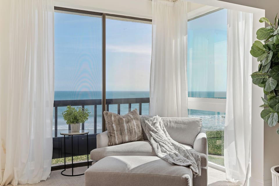 Unobstructed panoramic ocean views