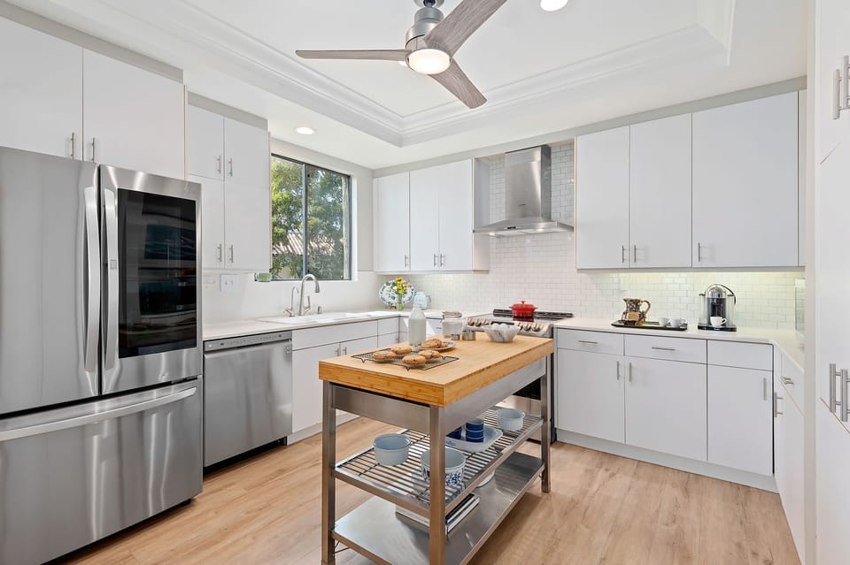 Well supplied kitchen and luxury appliances