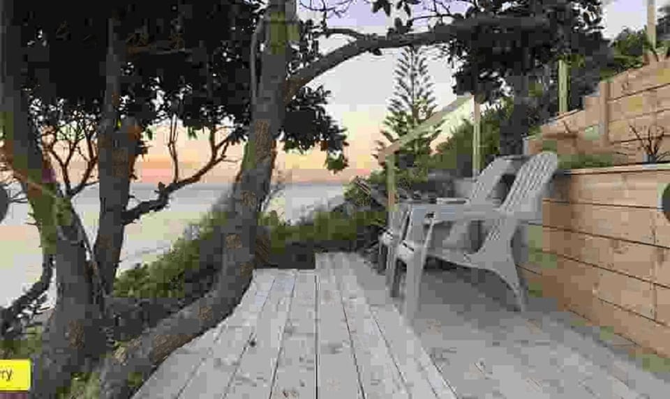 Lower beach deck