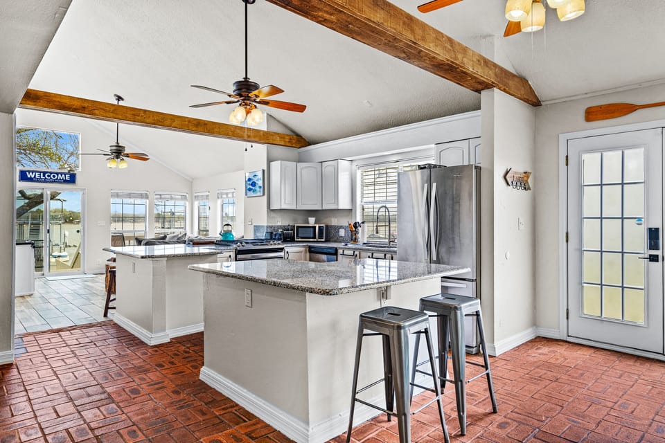 Full Kitchen.
