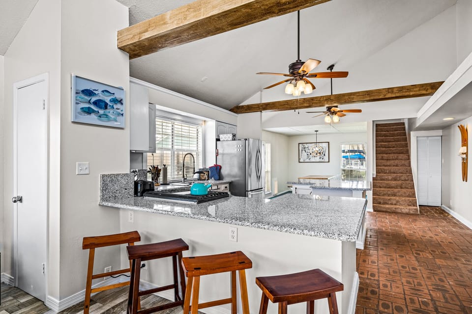 Full Kitchen.