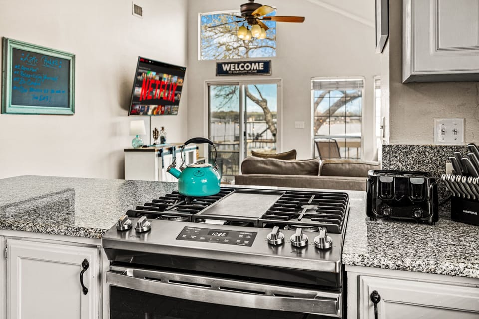 Full Kitchen.
