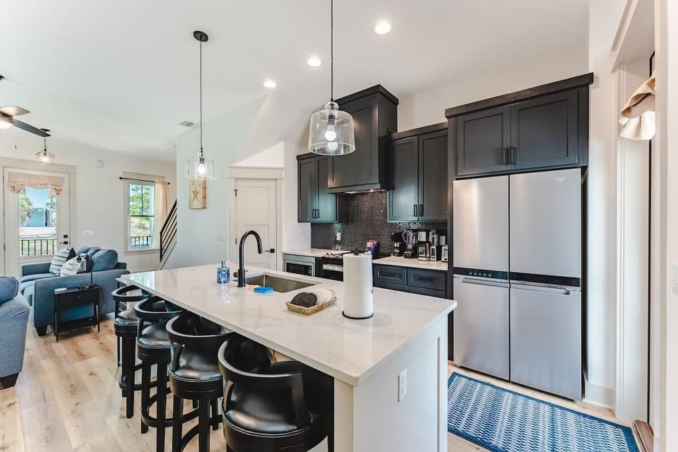 Bar seating for 4, brand new appliances, luxury finishes throughout the home!

Count on starter supplies in the kitchen so you can get right to the beach on your first day if you'd like :)