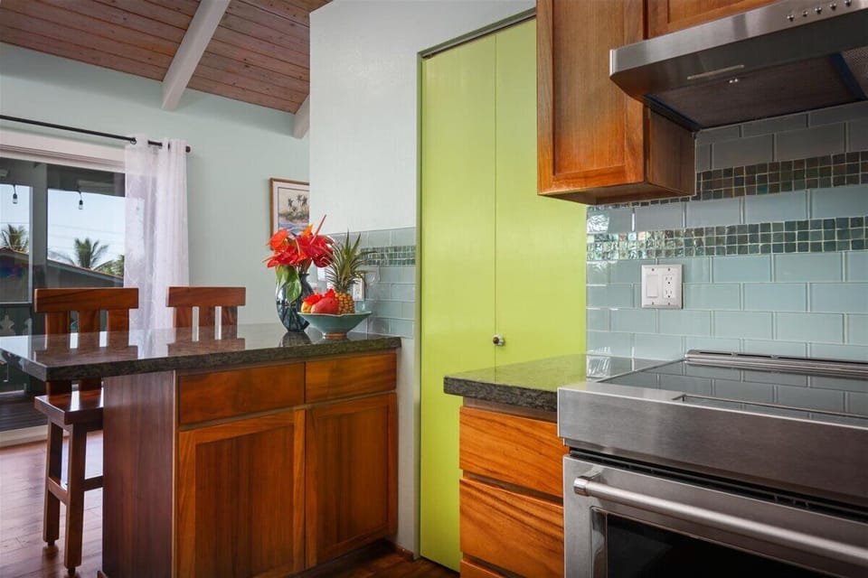 Induction range & lots of storage.