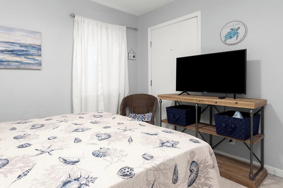 Second Bedroom - Smart TV