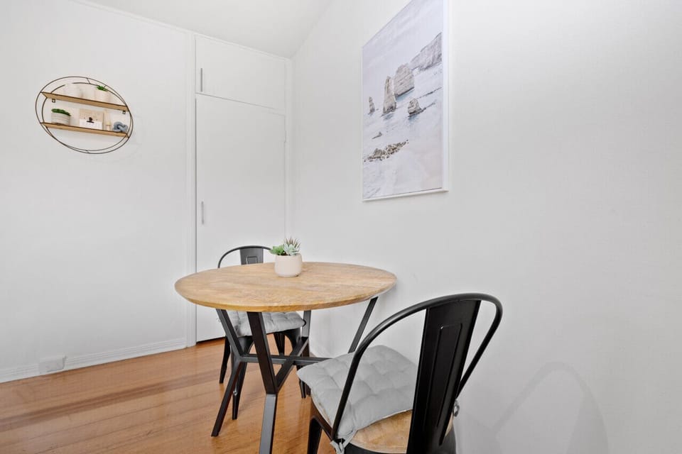 Dining Table/Workstation with two chairs