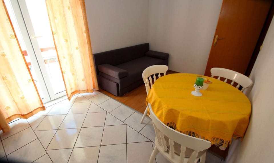 Living area. Dining area