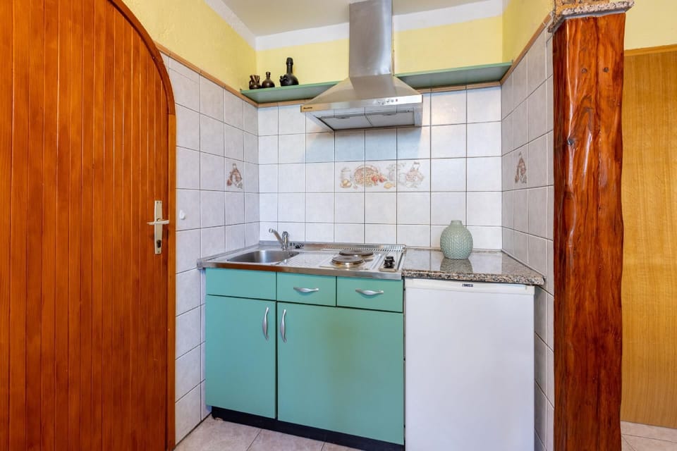 Kitchen area. Small kitchen