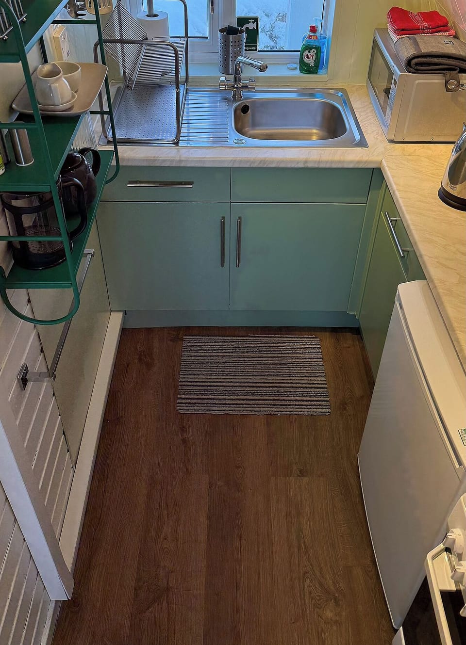 The well-euipped kitchen in your cabin