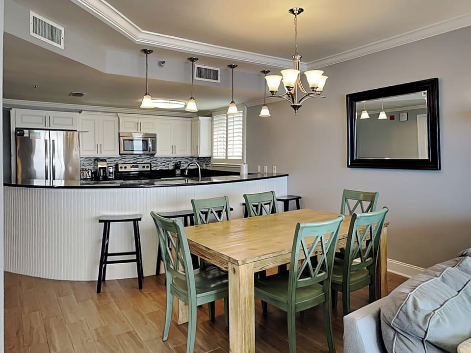 Dining Area - Breakfast Bar Seats Four