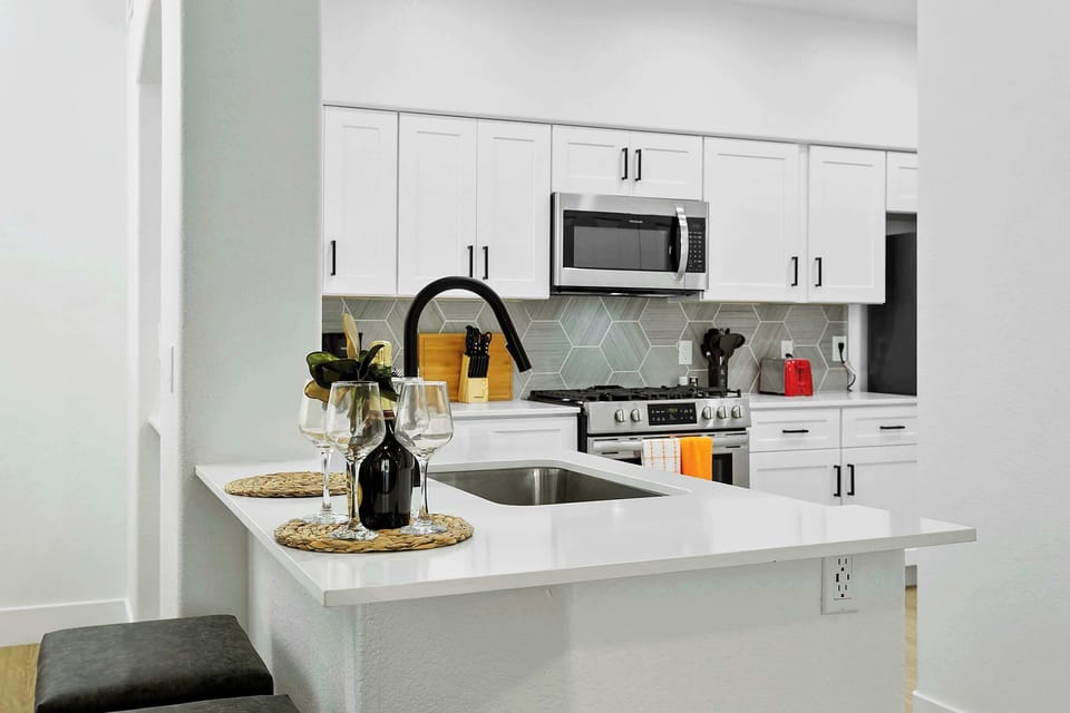 fully equipped kitchen