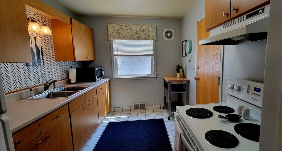 Kitchen, View 3