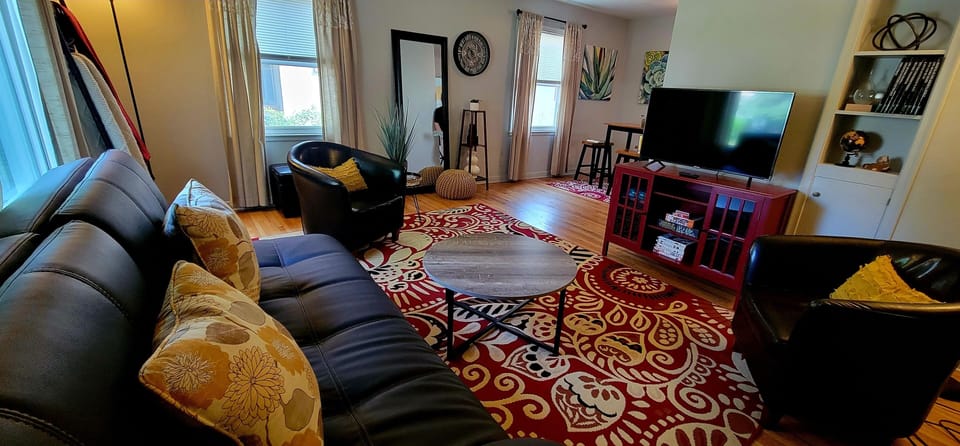 Living space, view 2