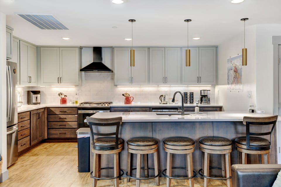 Kitchen Area with Island Seating for 5