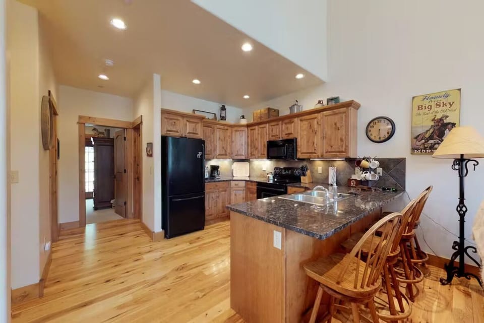 Kitchen/Bar area