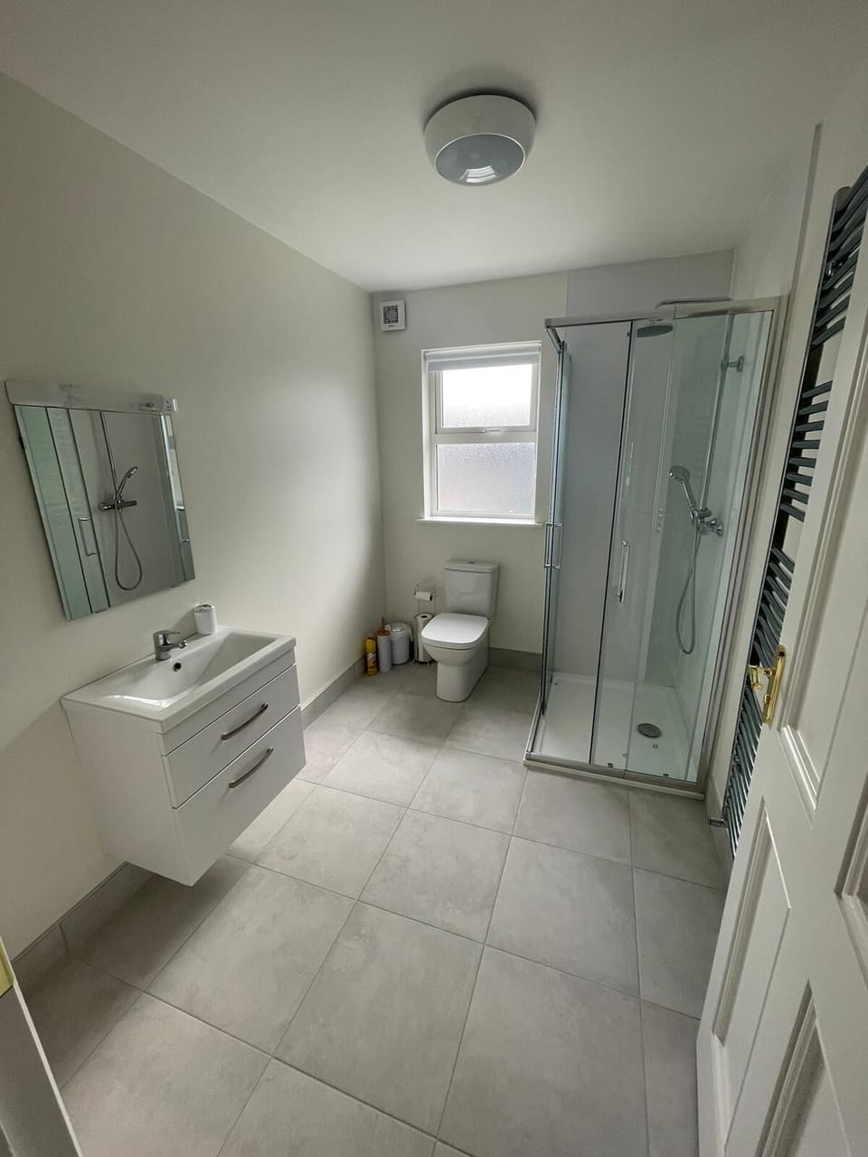 Upstairs en-suite toilet 