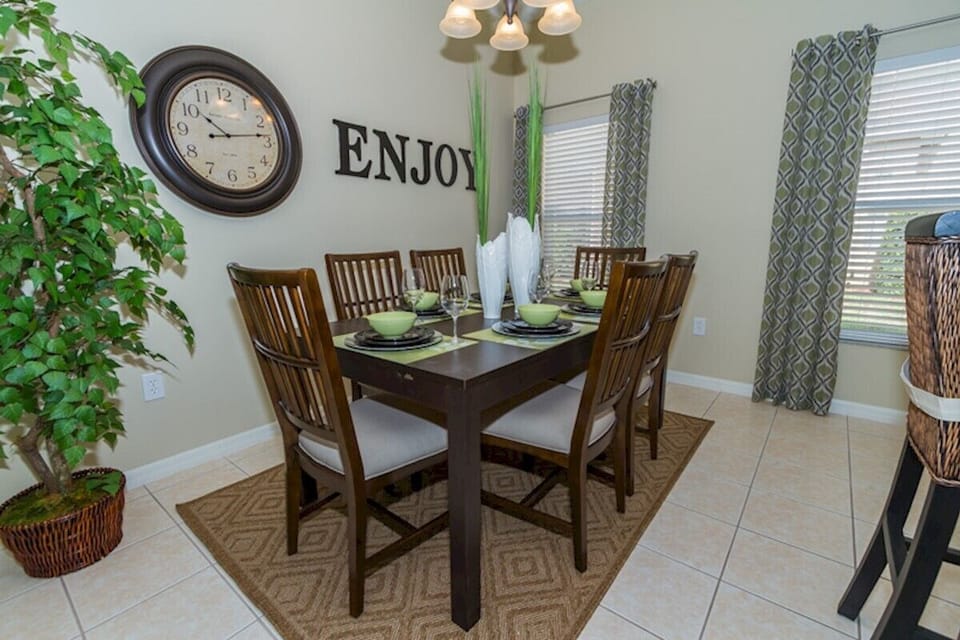 Formal Dining
