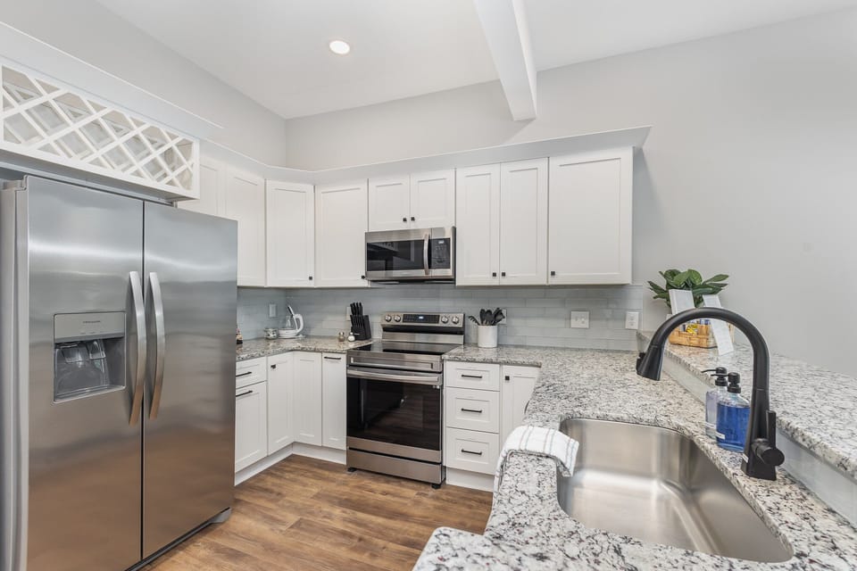 Well-equipped kitchen with all new, SS appliances, Keurig & electric tea kettle