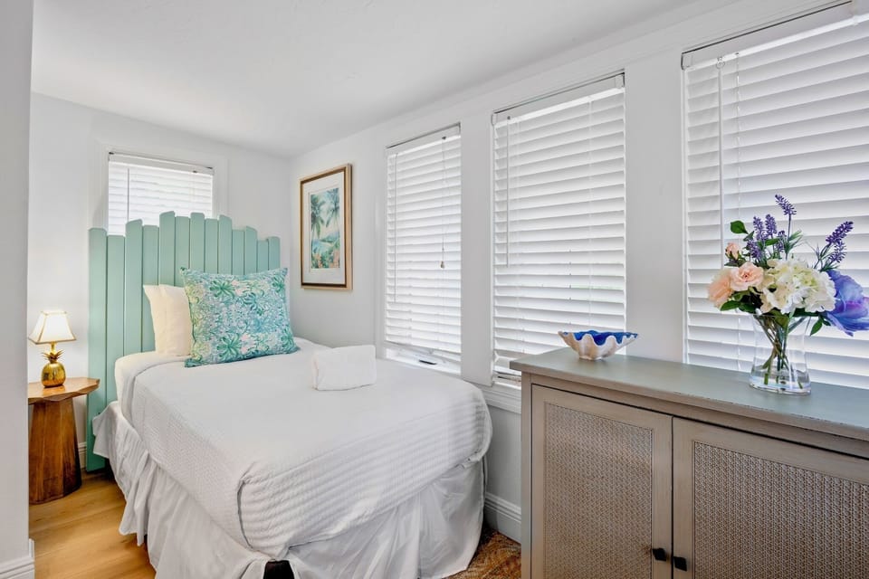 Fourth Bedroom (First Floor) - Two Twin Beds