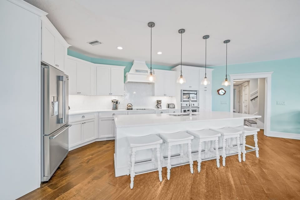 Kitchen with Breakfast Bar