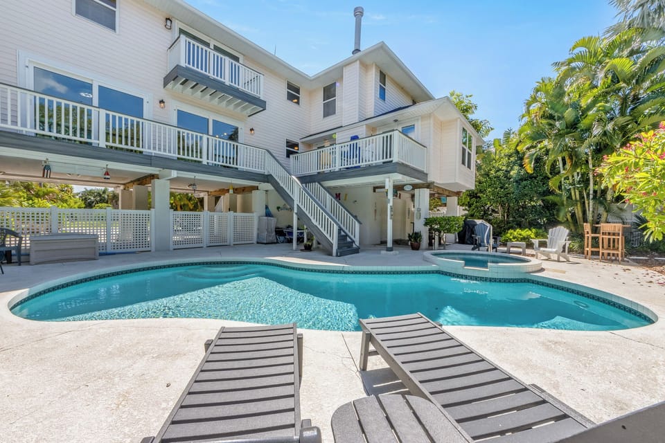 Tarpon Pointe by Anna Maria Vacations