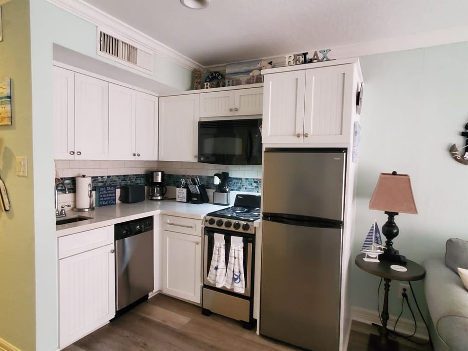 A true full kitchen - rare find in a Victorian condo!