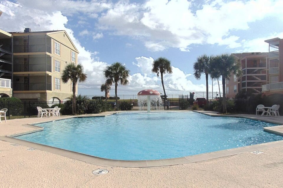 "Walk in" depth pool