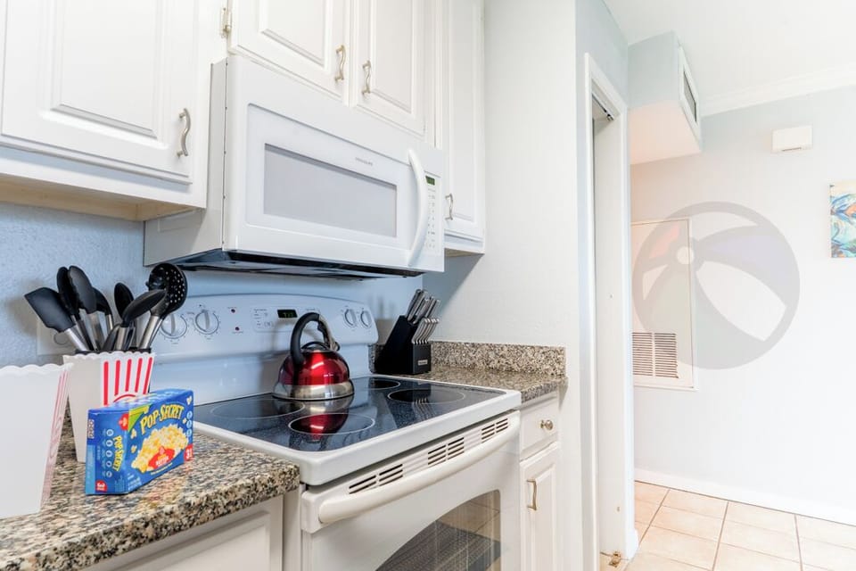 with full suite of full sized appliances