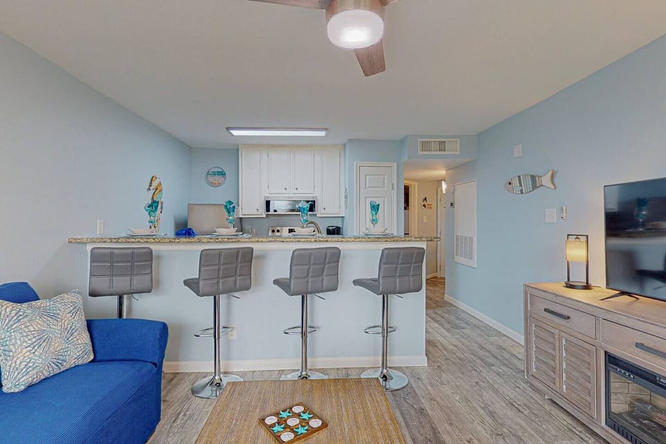Kitchen with full suite of full sized appliances